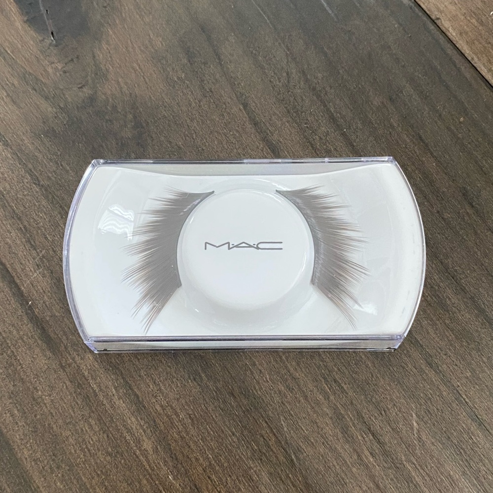 M·A·C Lashes | 42